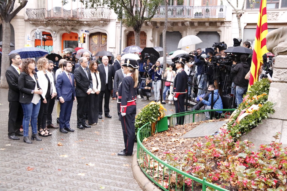 L'ofrena floral del Govern al monument de Rafael Casanova, aquest matí a Barcelona