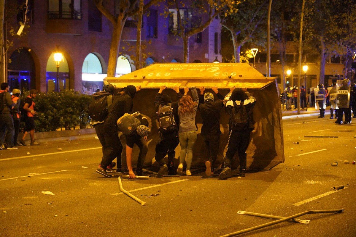 Barcelona, en flames en una nova jornada de protestes